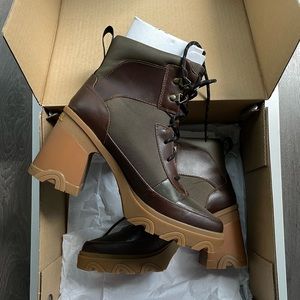 Sorel Brex heel boots in olive / tan